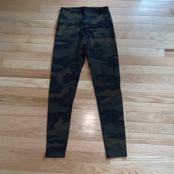 M Victoria’s Secret Ultimate PINK Camo Legging - Picture 2 of 3